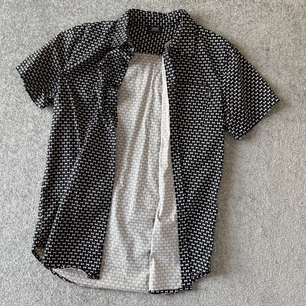 Jacks Surfboards Men's Black and White Patterned Button-up Shirt Size Medium